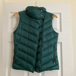 Patagonia Women's Prow Down Vest Asymmetrical Zip - XS - Green